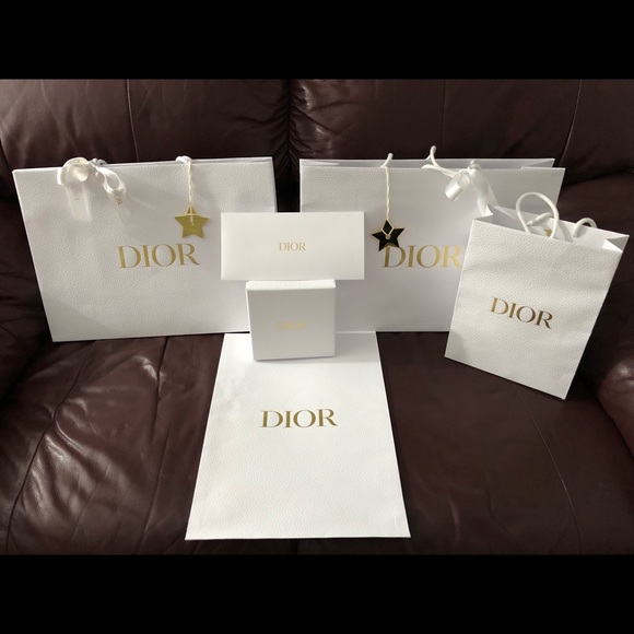 Authentic Chanel Magnetic Gift boxes and shopping bags collections - Picture 12 of 16